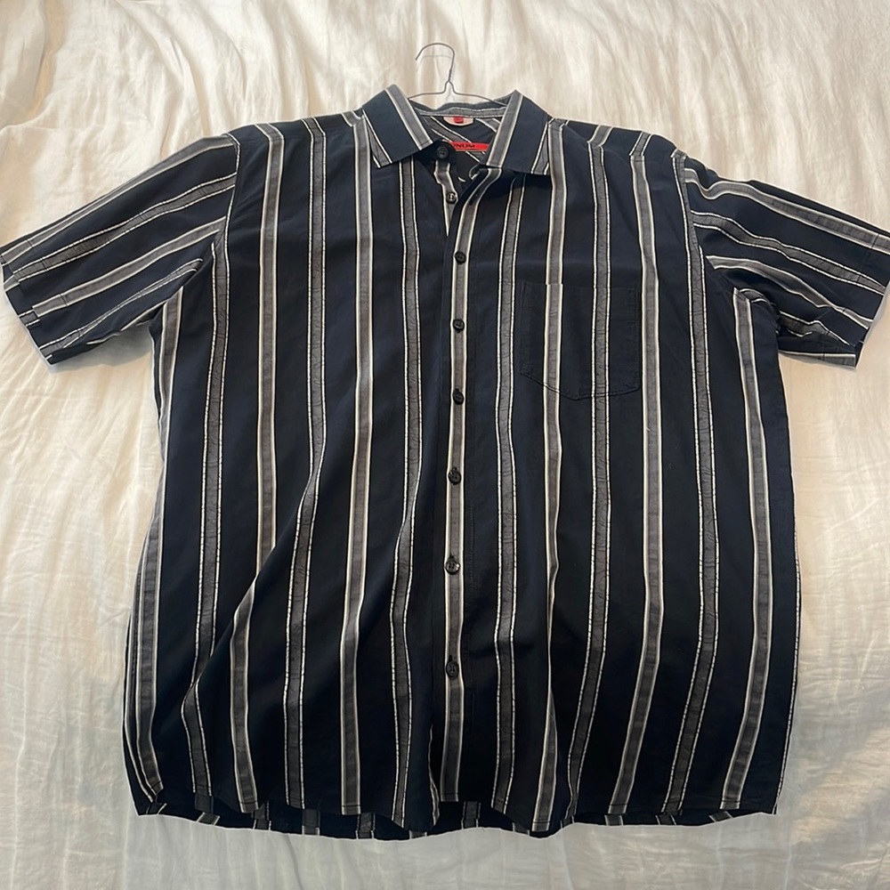 Signum mens button down short sleeve collared shirt